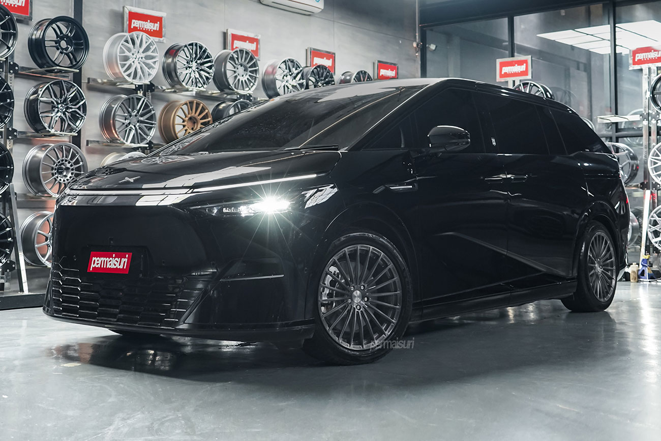 SRC SR03 with XPeng X9