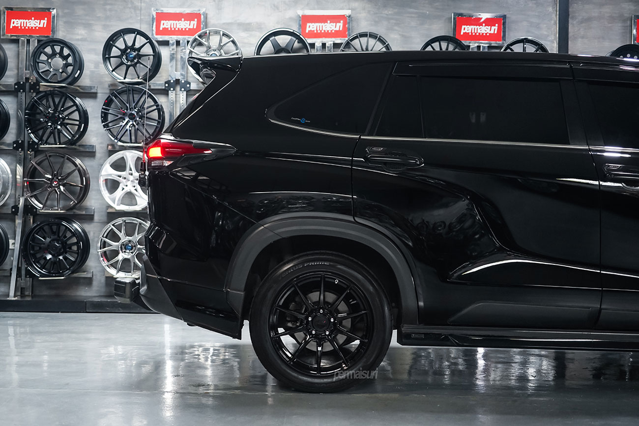 TSW Kemora with Toyota Innova Zenix