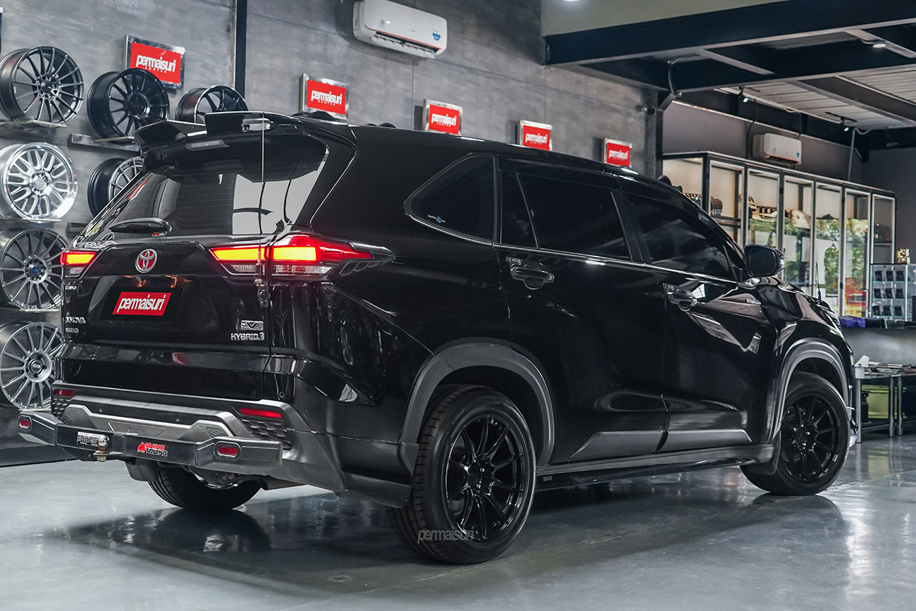 TSW Kemora with Toyota Innova Zenix