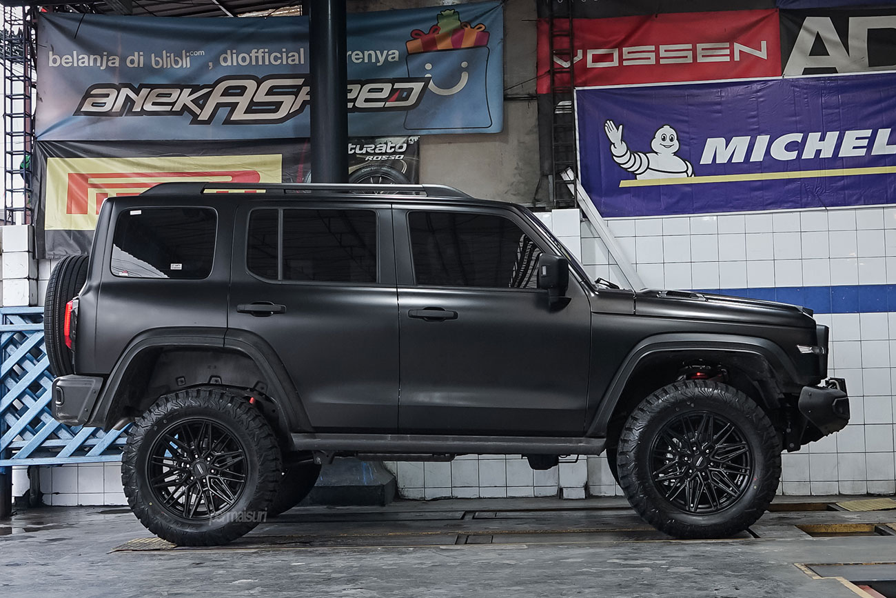 Vossen HF6-5 with GWM Tank 300 HEV
