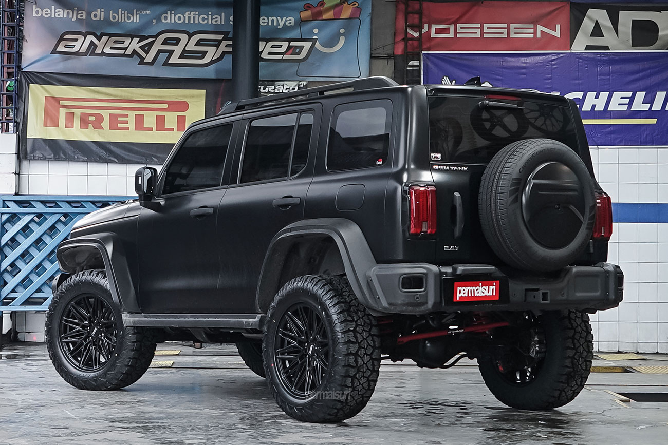 Vossen HF6-5 with GWM Tank 300 HEV
