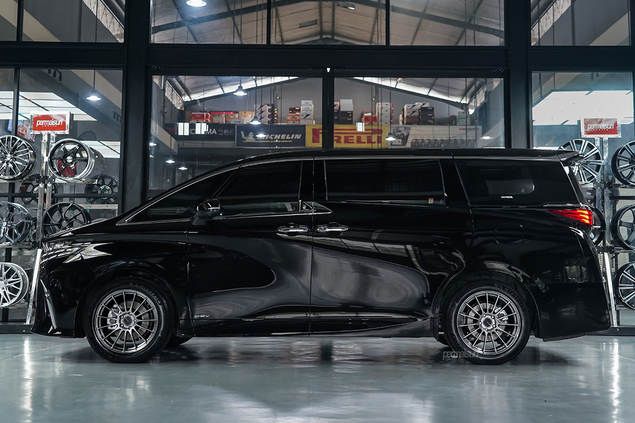 Enkei Racing RS05RR with Toyota Alphard
