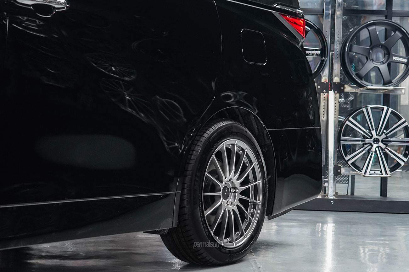Enkei Racing RS05RR with Toyota Alphard