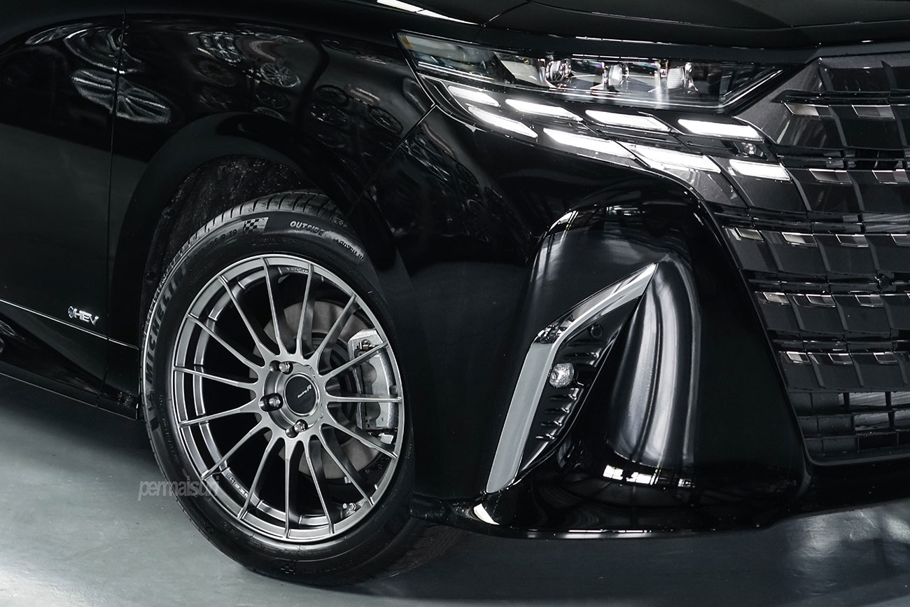 Enkei Racing RS05RR with Toyota Alphard