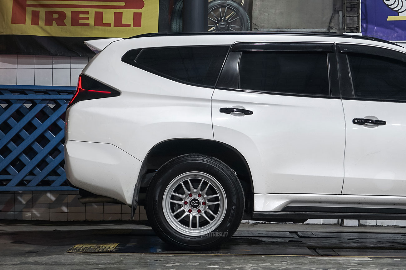 Enkei SC59 with Mitsubishi Pajero Sport