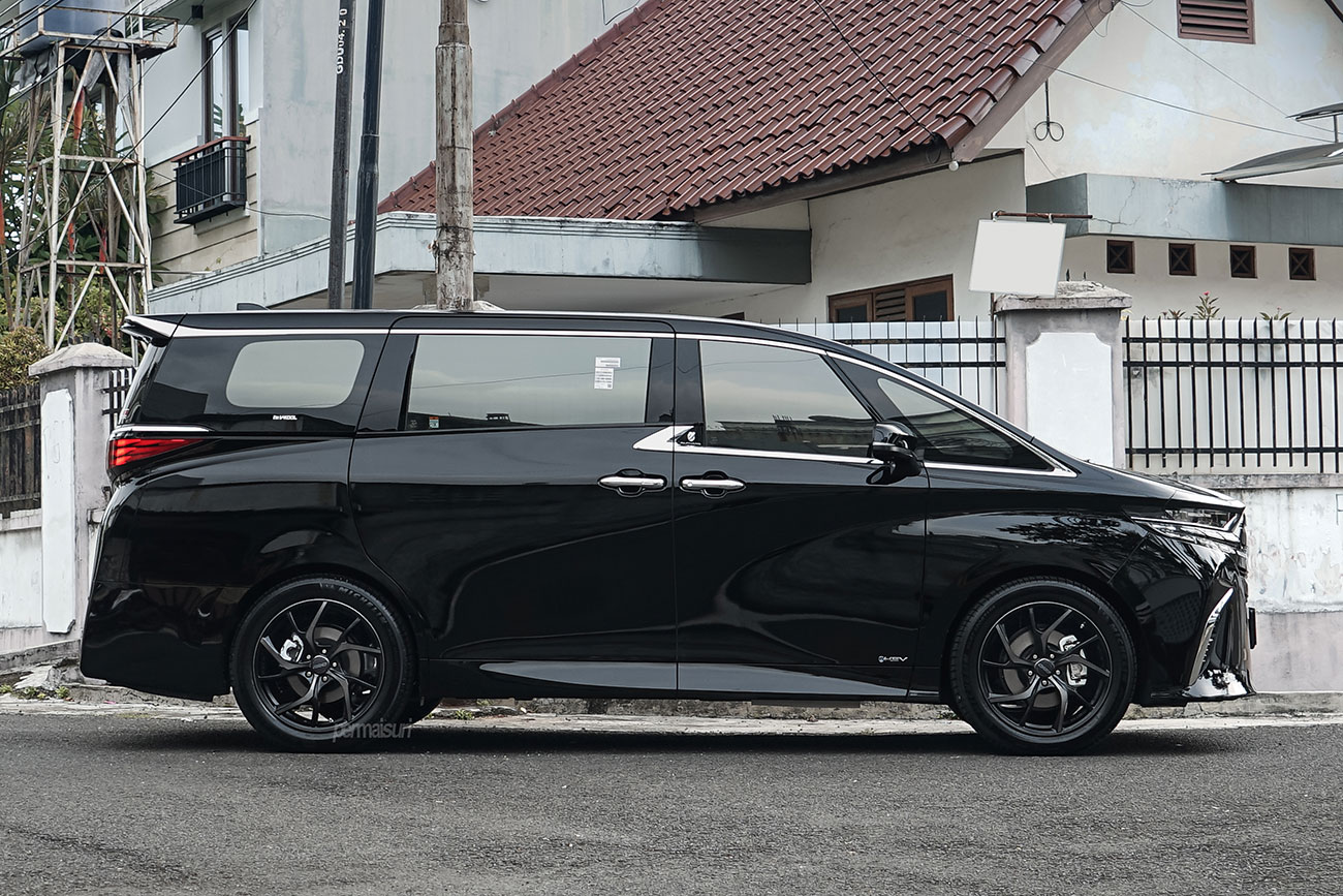 Rays Versus VMF C-01 with Toyota Alphard