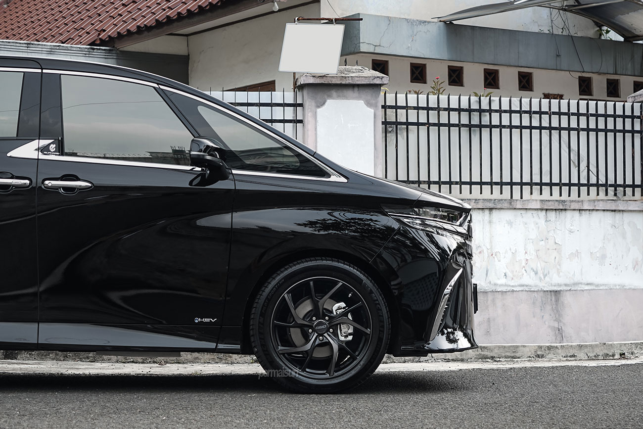 Rays Versus VMF C-01 with Toyota Alphard
