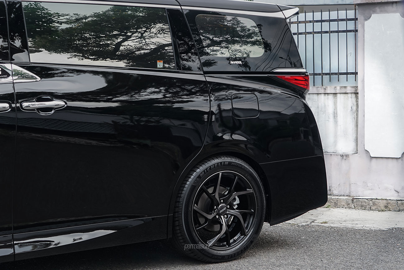 Rays Versus VMF C-01 with Toyota Alphard