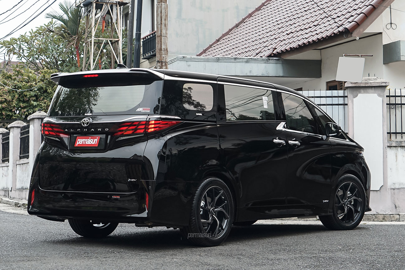 Rays Versus VMF C-01 with Toyota Alphard