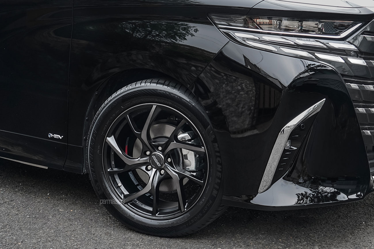 Rays Versus VMF C-01 with Toyota Alphard