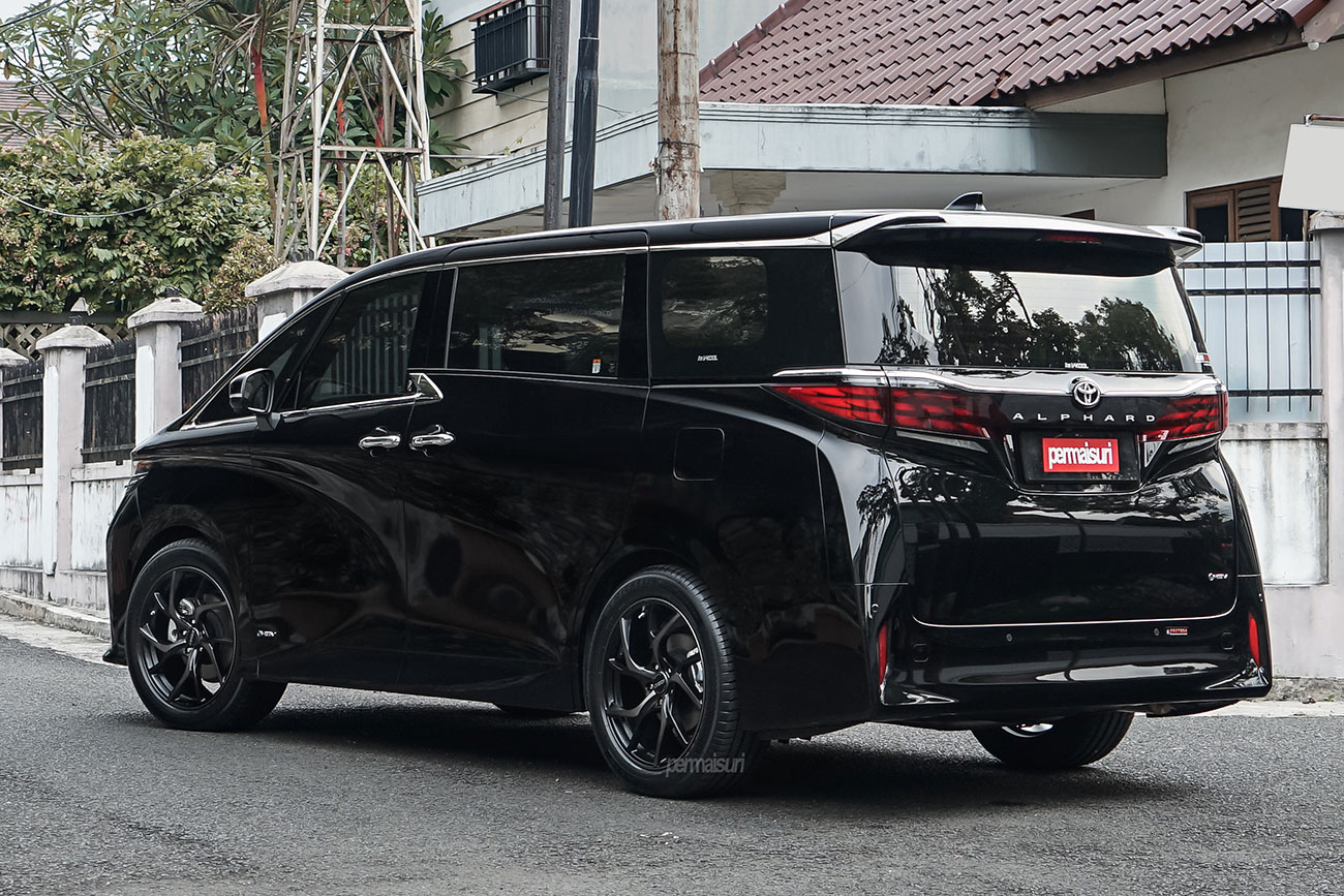 Rays Versus VMF C-01 with Toyota Alphard