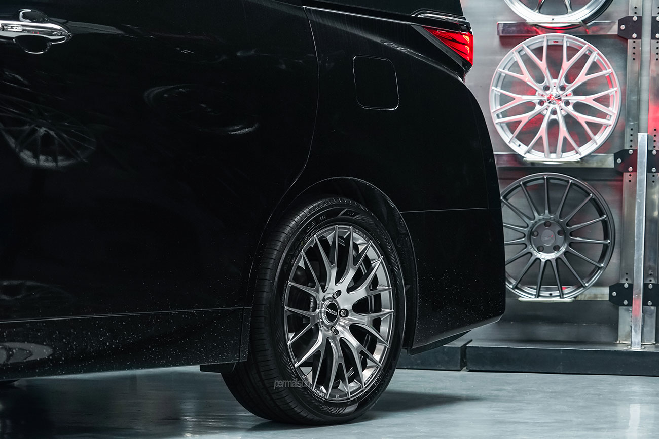 Rays Homura 2X9R with Toyota Alphard