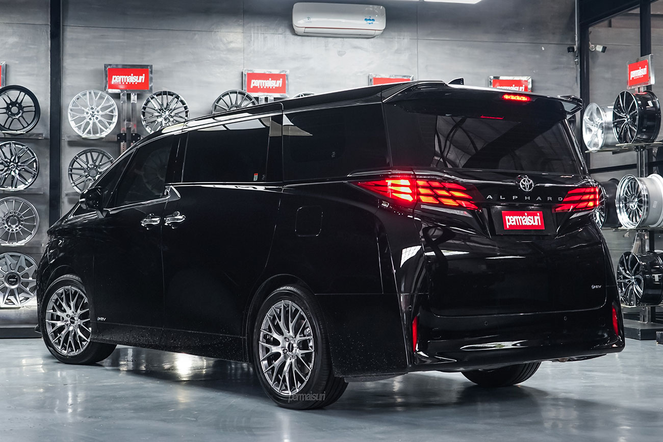 Rays Homura 2X9R with Toyota Alphard