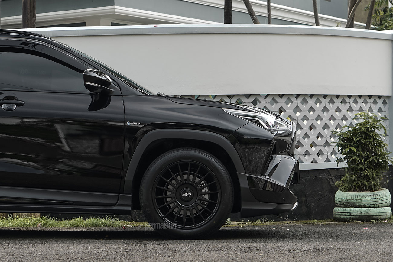 Rotiform LAS-R with Toyota Yaris