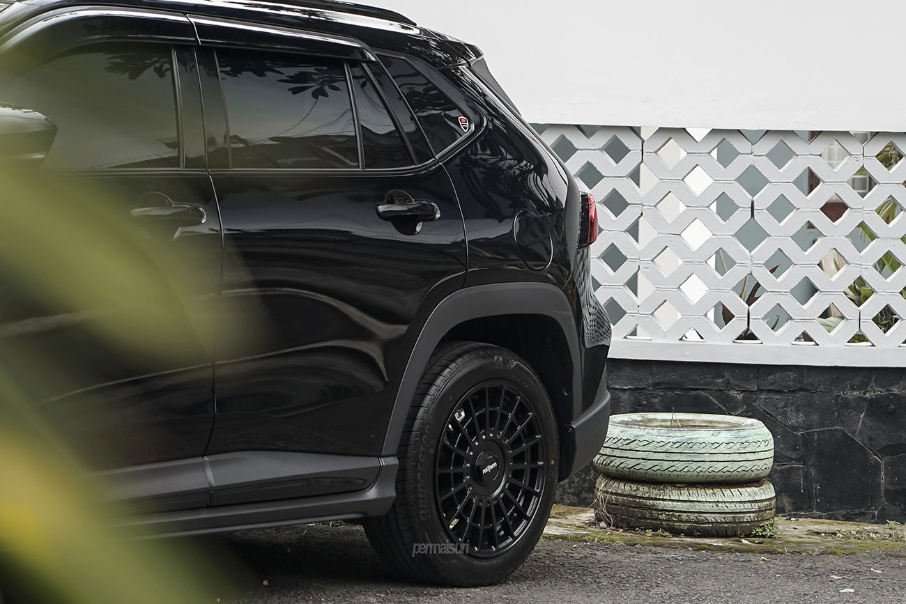 Rotiform LAS-R with Toyota Yaris