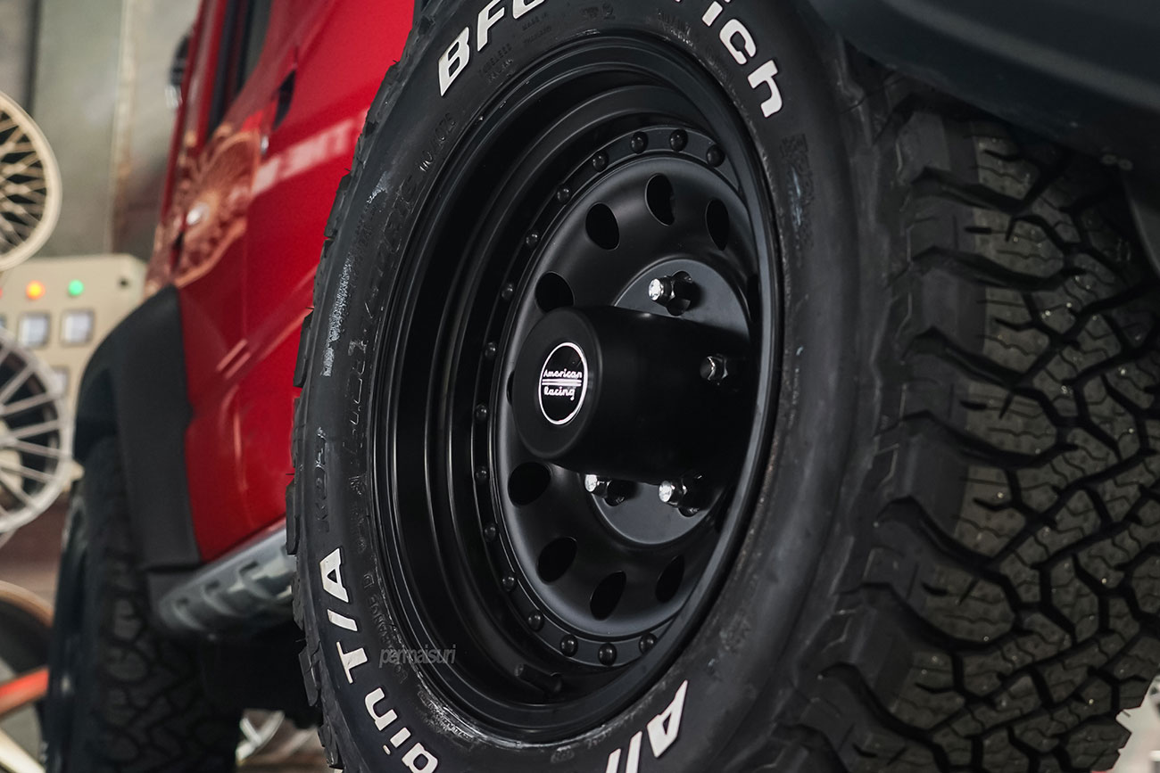 American Racing Outlaw II with Suzuki Jimny
