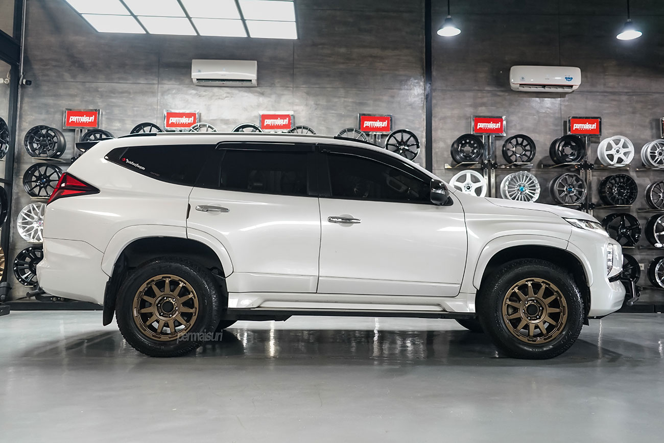 Enkei Trail Cross with Mitsubishi Pajero Sport