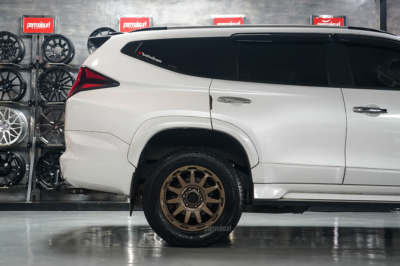 Enkei Trail Cross with Mitsubishi Pajero Sport