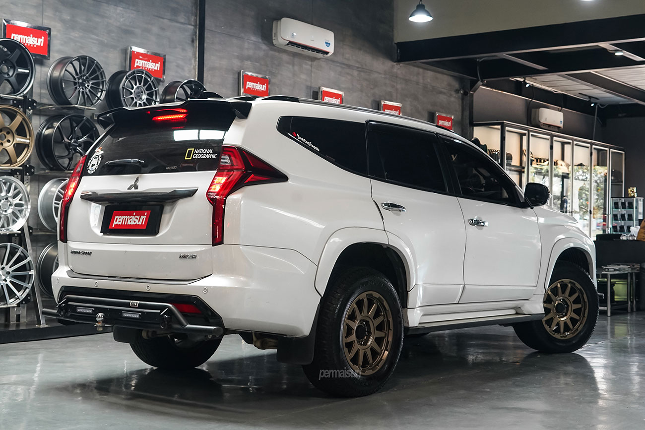 Enkei Trail Cross with Mitsubishi Pajero Sport