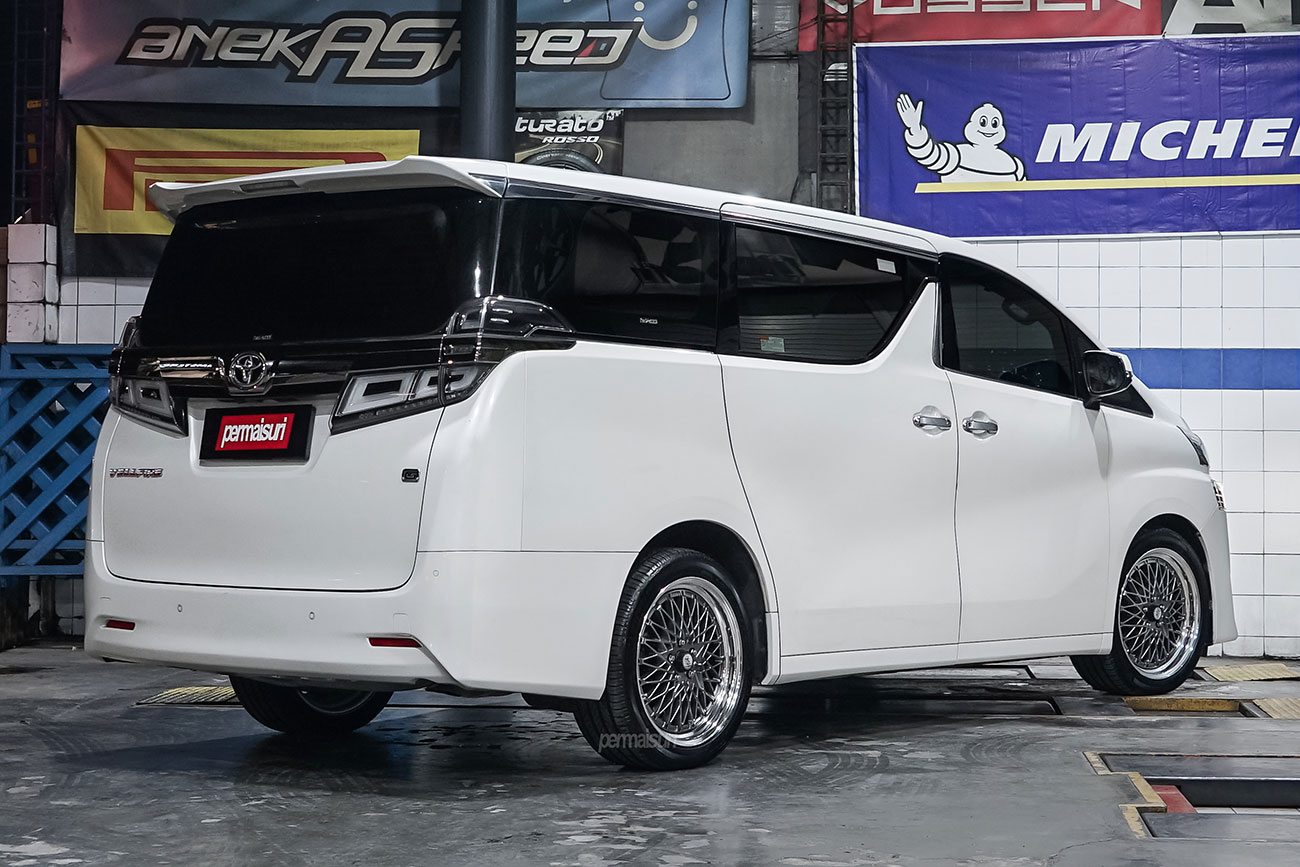 SSR Formula Mesh with Toyota Vellfire
