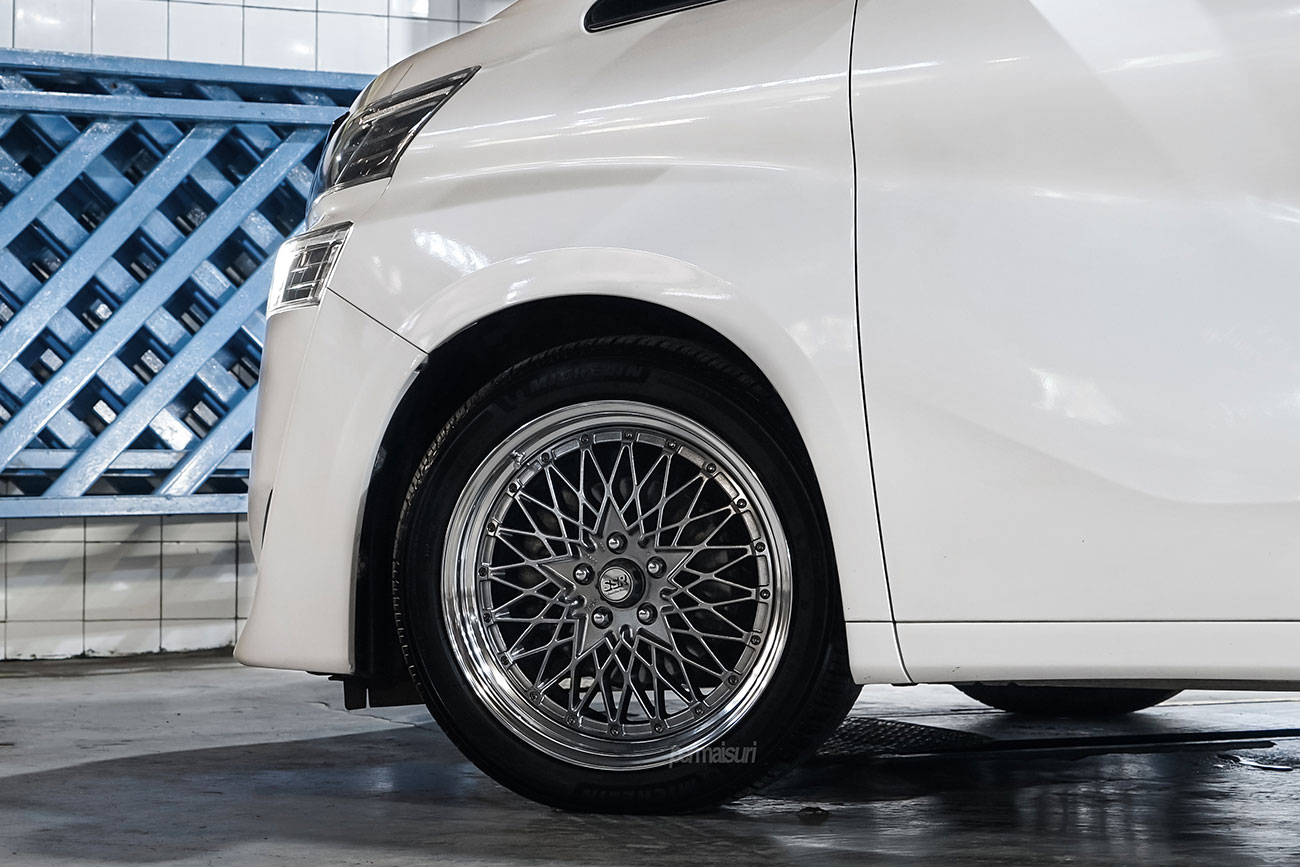 SSR Formula Mesh with Toyota Vellfire