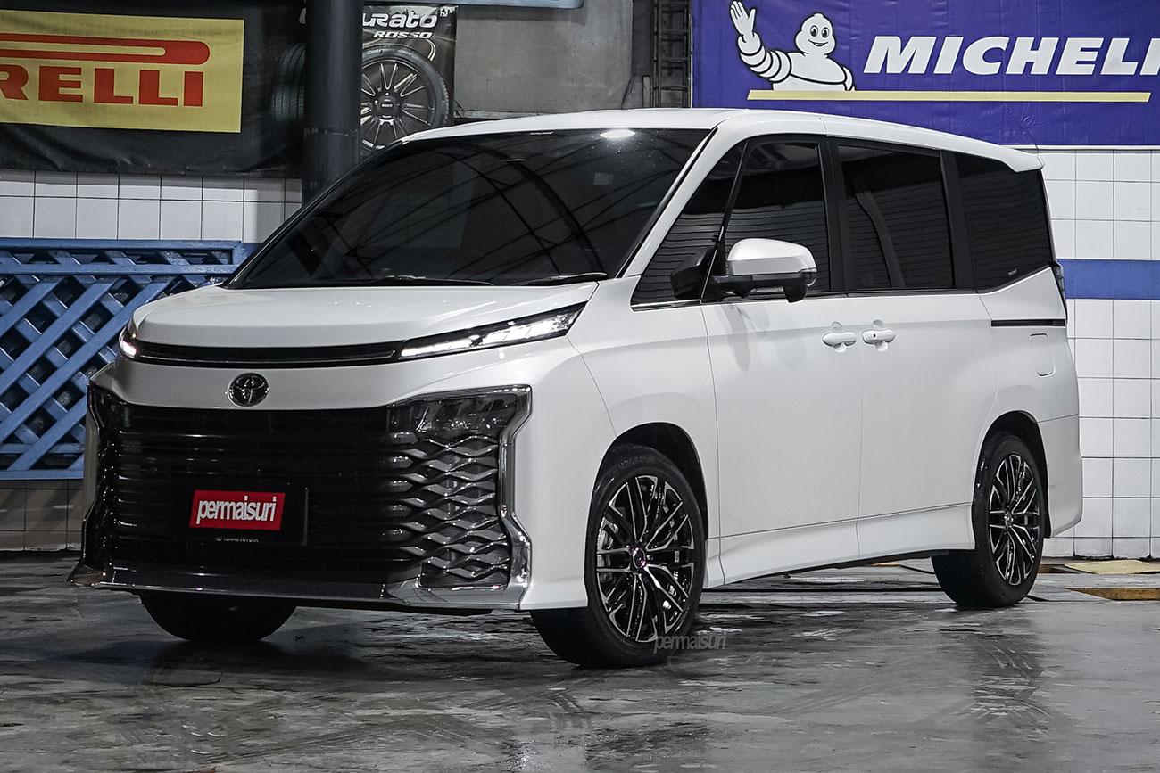 Weds Leonis SK with Toyota Voxy