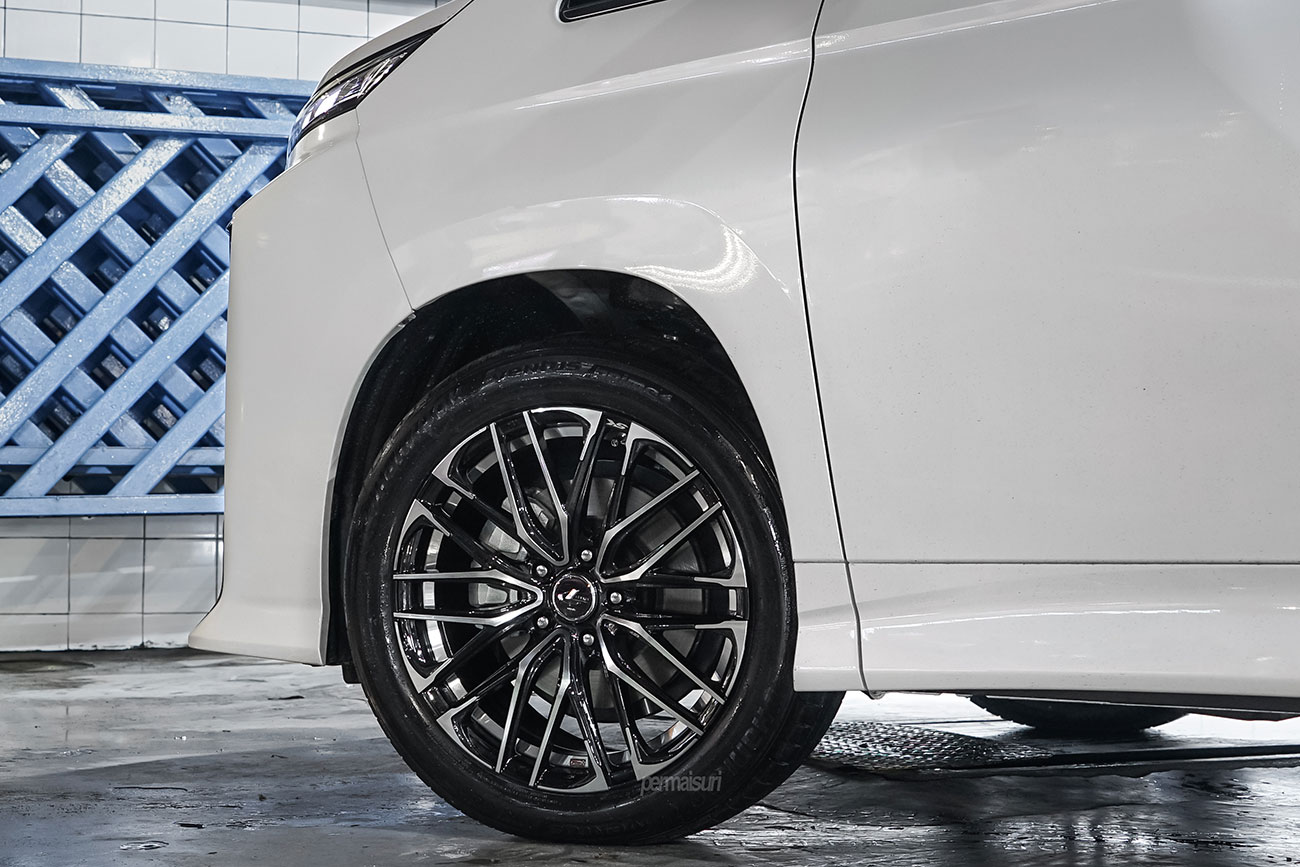 Weds Leonis SK with Toyota Voxy