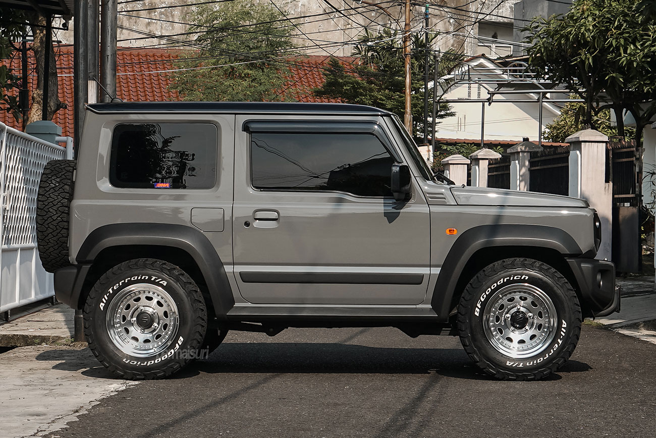 Work Crag Galvatre with Suzuki Jimny