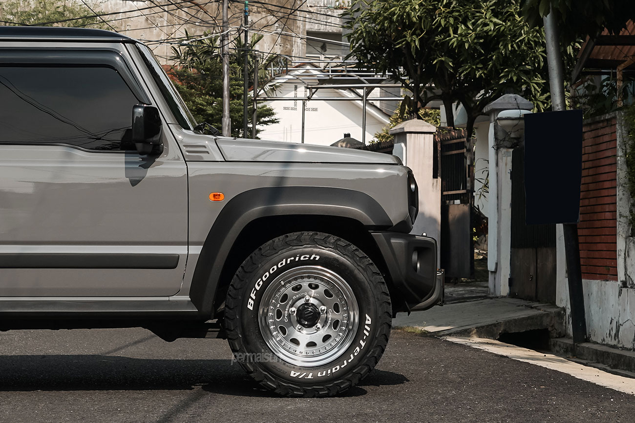 Work Crag Galvatre with Suzuki Jimny