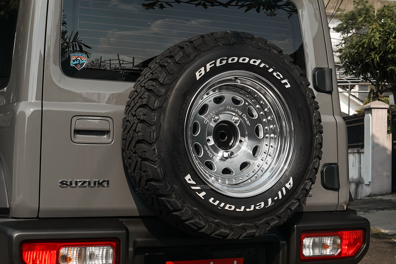 Work Crag Galvatre with Suzuki Jimny