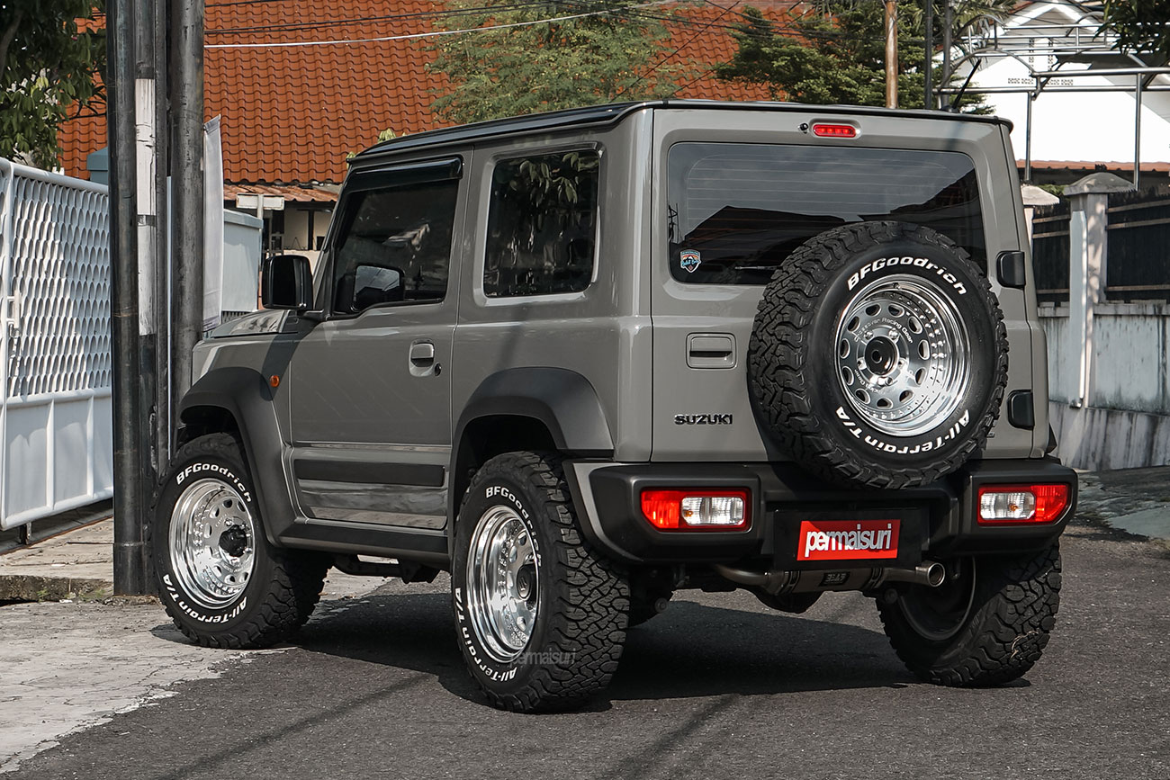 Work Crag Galvatre with Suzuki Jimny