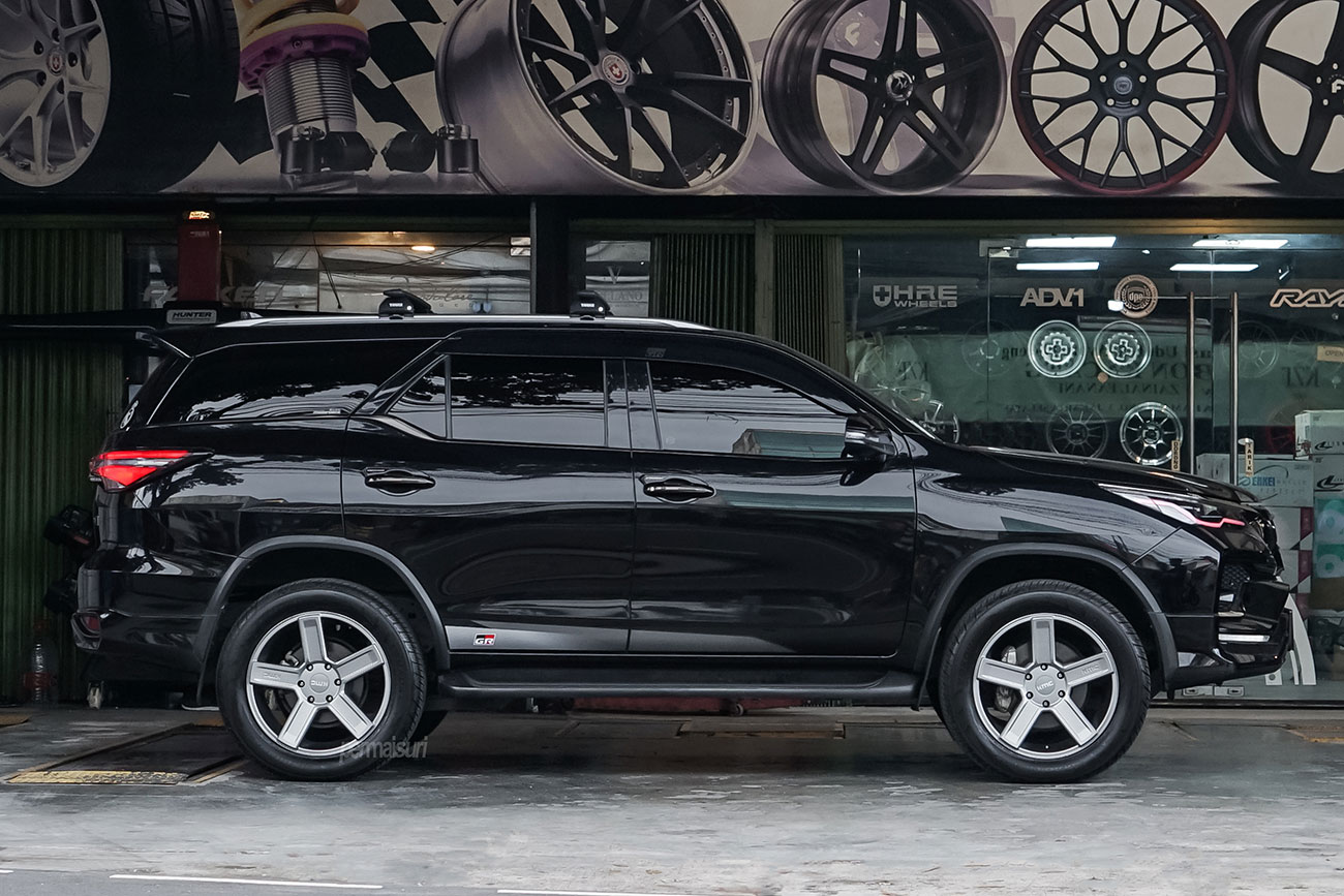 KMC MD5 with Toyota Fortuner
