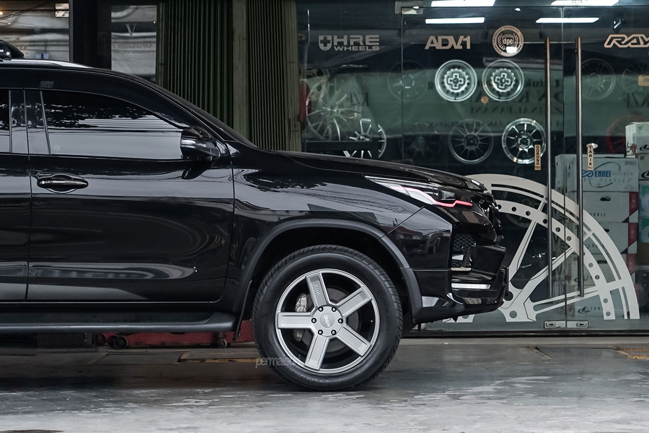 KMC MD5 with Toyota Fortuner