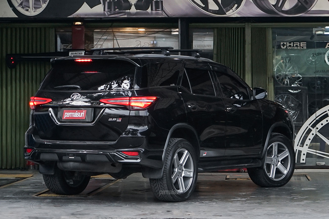 KMC MD5 with Toyota Fortuner