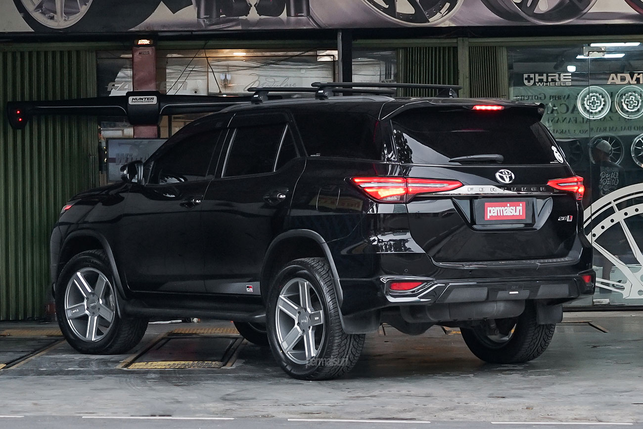 KMC MD5 with Toyota Fortuner