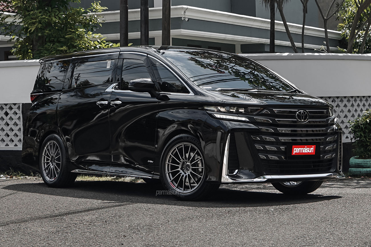 Enkei RS05RR with Toyota Vellfire