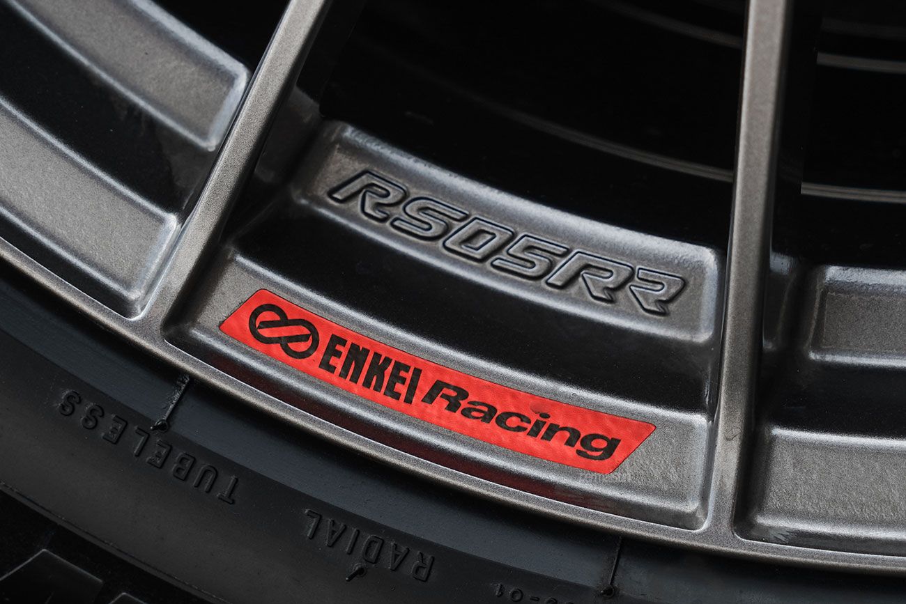 Enkei RS05RR with Toyota Vellfire