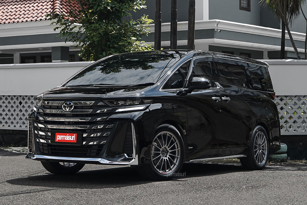 Enkei RS05RR with Toyota Vellfire