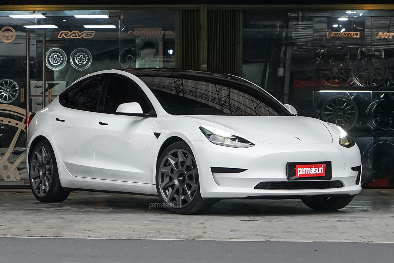 Rotiform CVT with Tesla Model 3