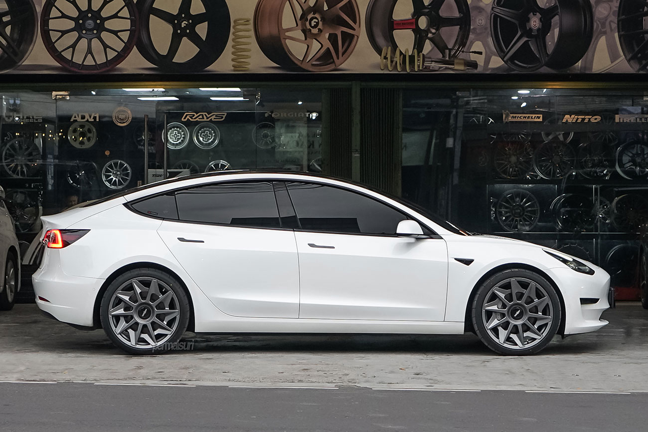 Rotiform CVT with Tesla Model 3