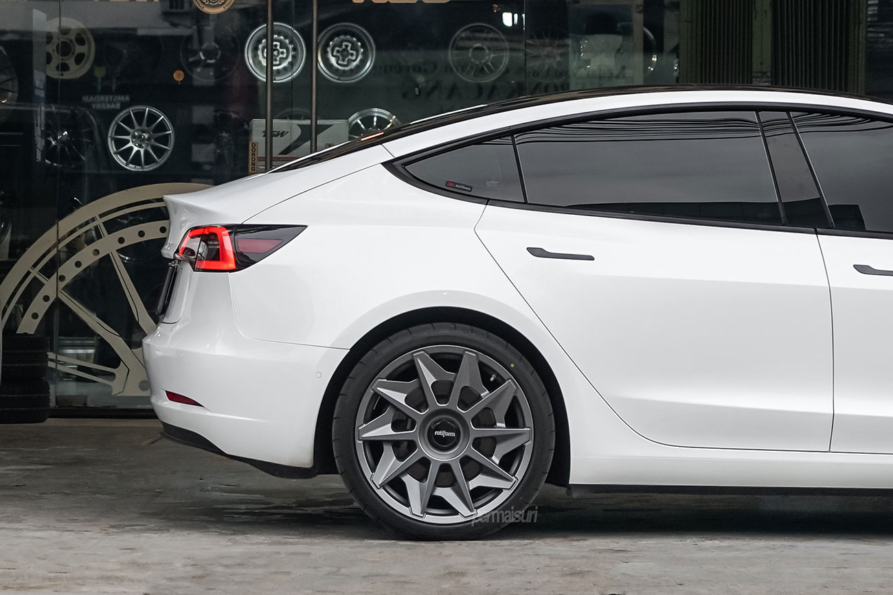 Rotiform CVT with Tesla Model 3