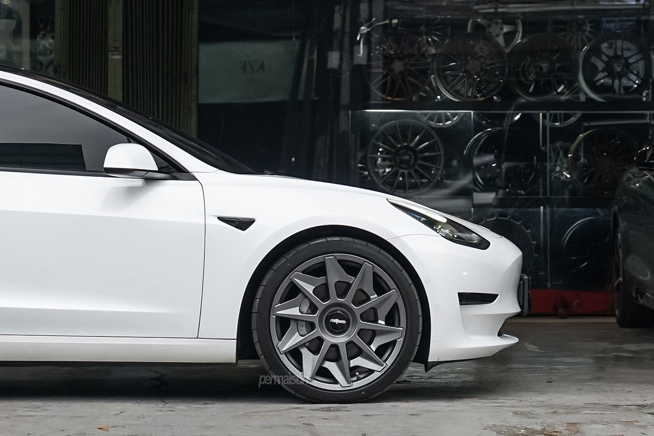 Rotiform CVT with Tesla Model 3