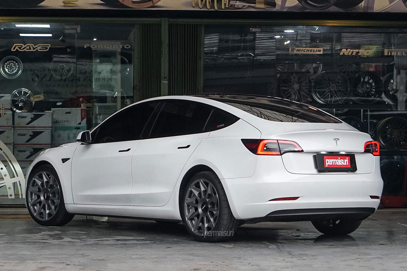 Rotiform CVT with Tesla Model 3