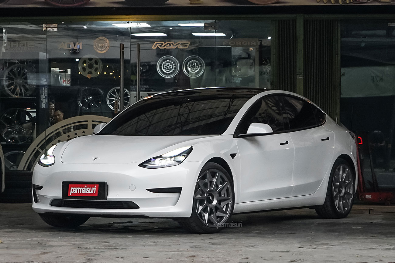 Rotiform CVT with Tesla Model 3