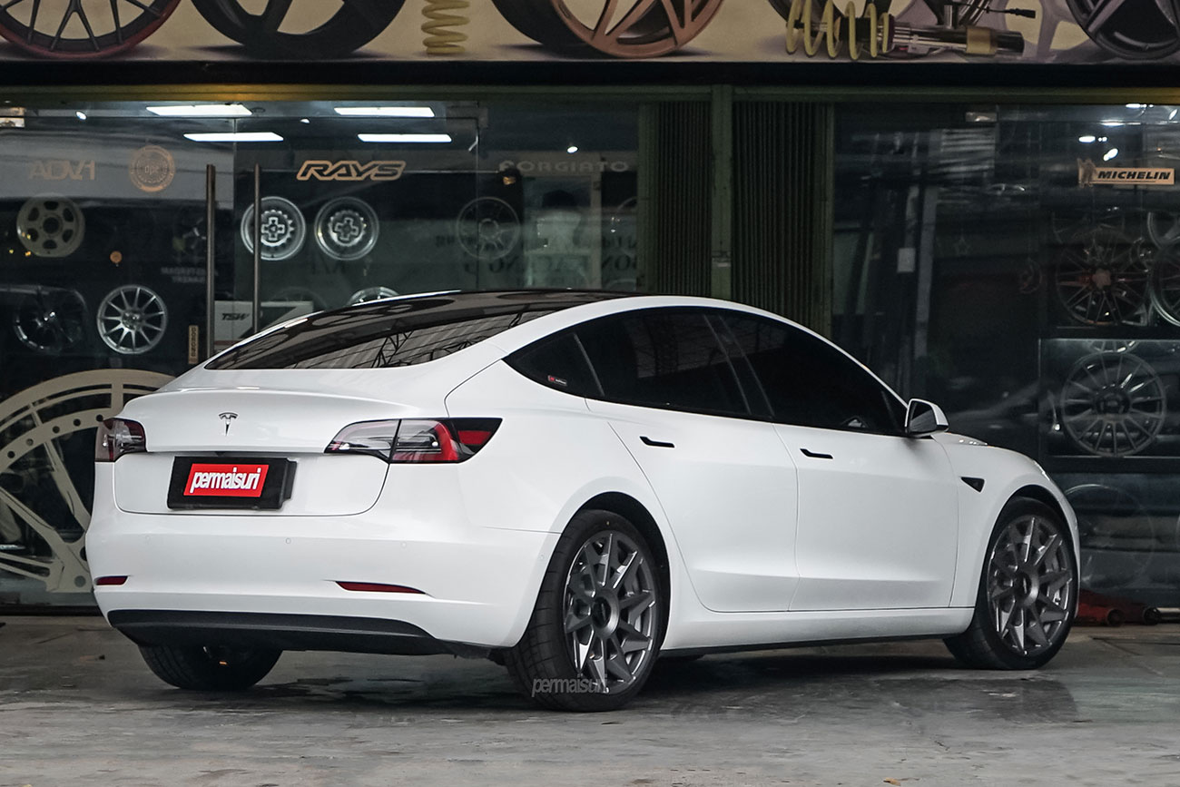 Rotiform CVT with Tesla Model 3