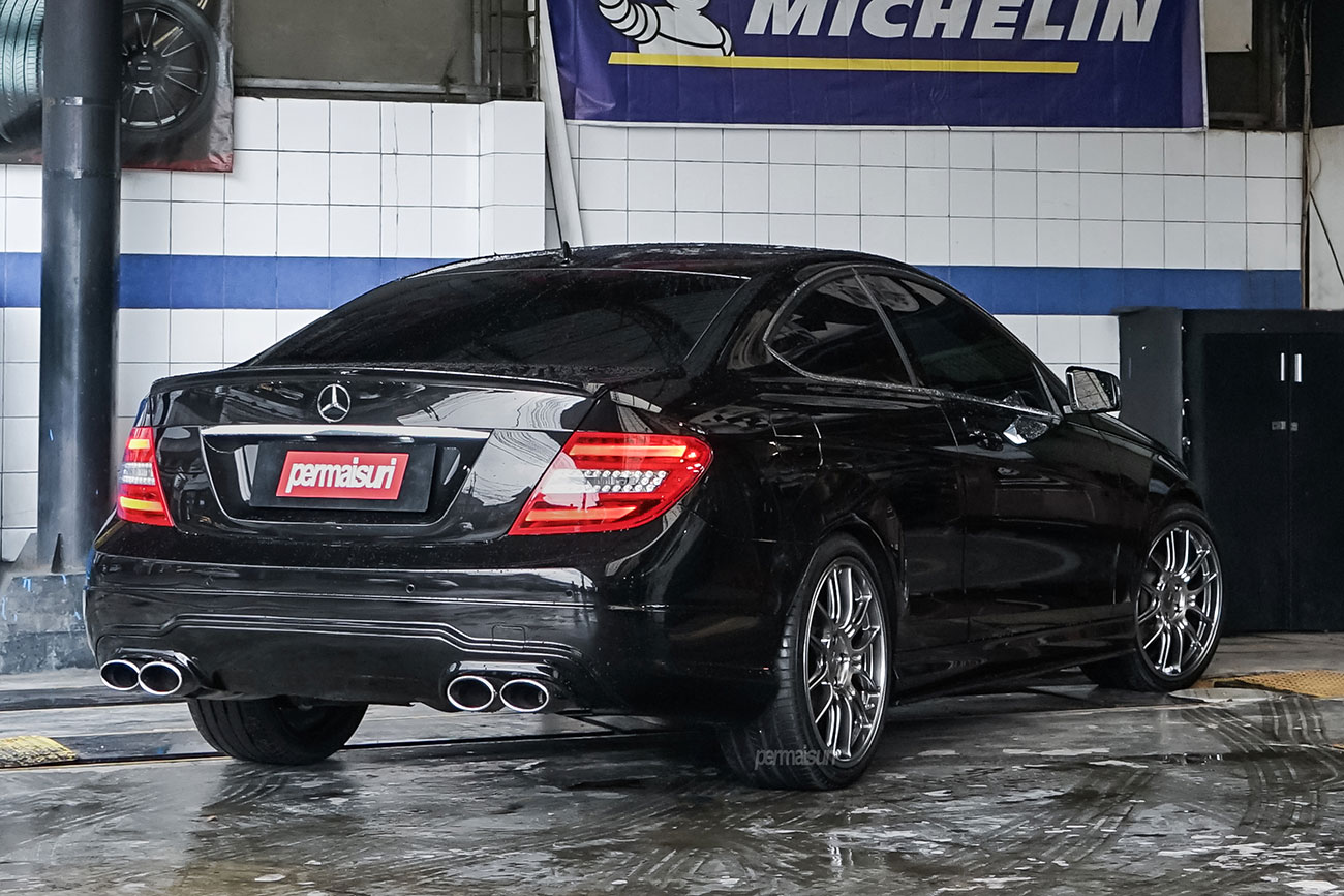 Enkei GTC02 with Mercedes Benz C-Class W204