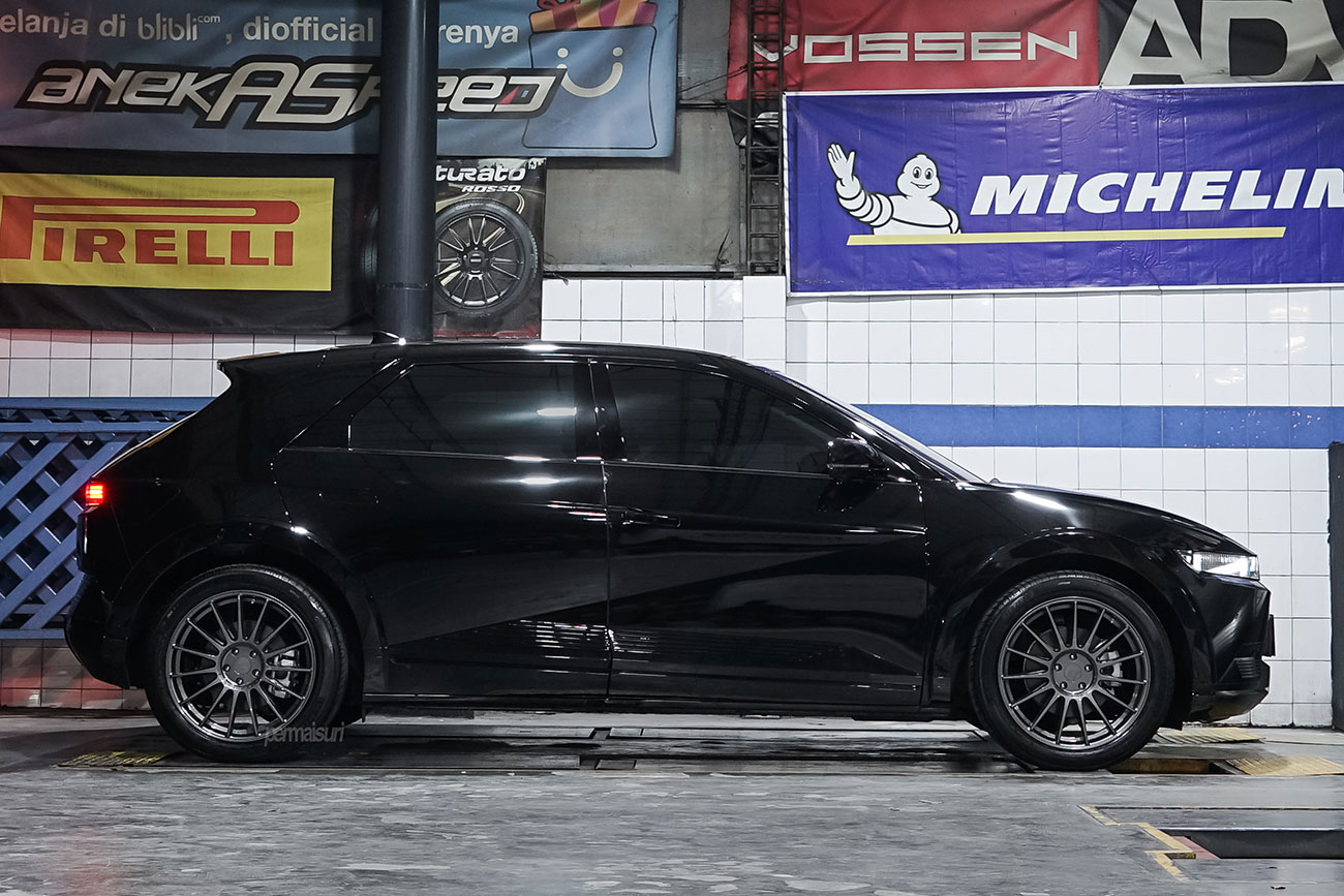 TSW Paddock With Hyundai Ioniq 5