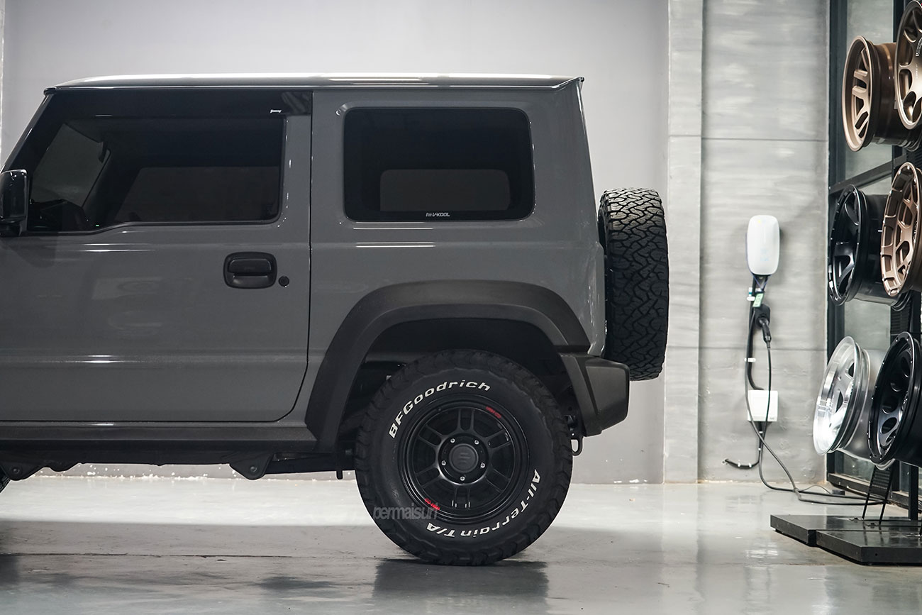 Enkei RPT1 with Suzuki Jimny