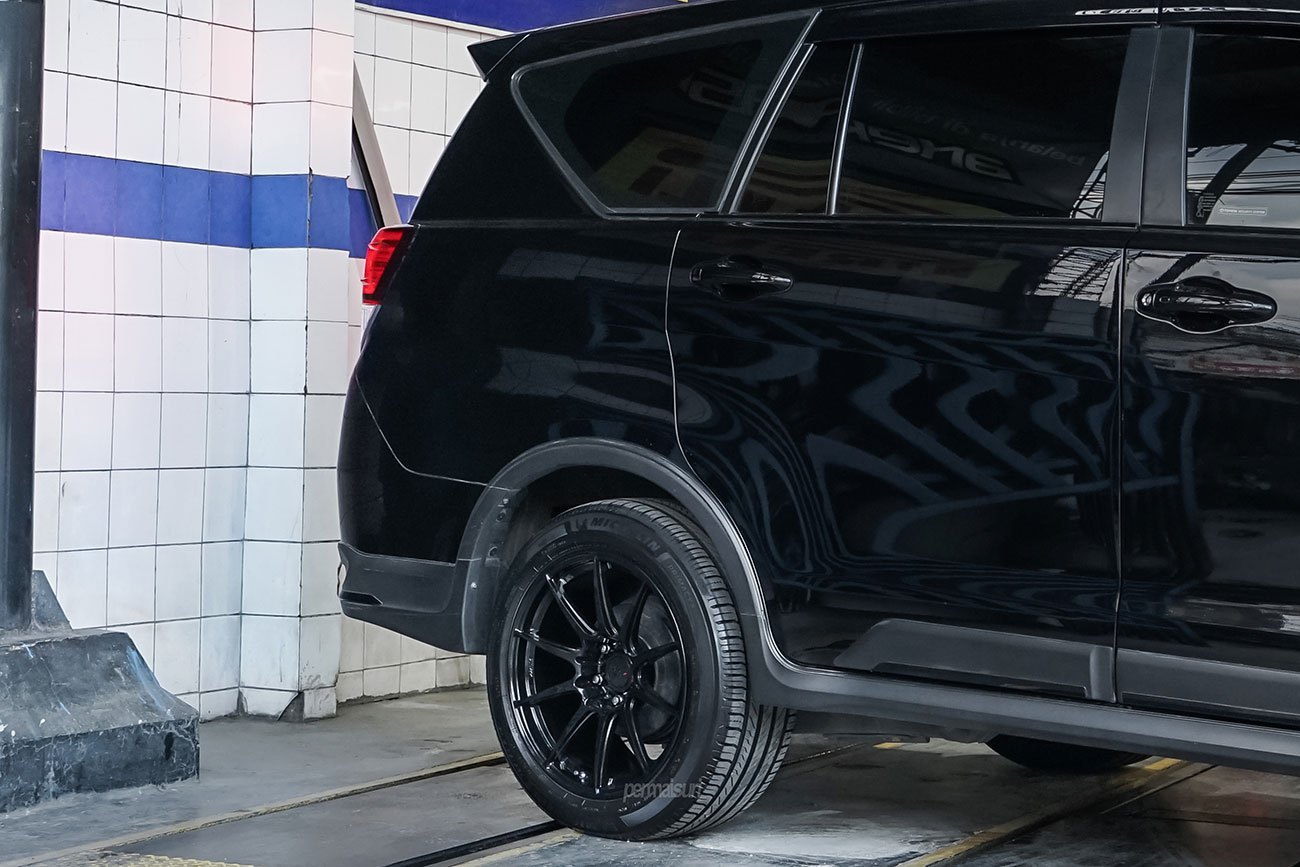 TSW Kemora with Toyota Innova Venturer