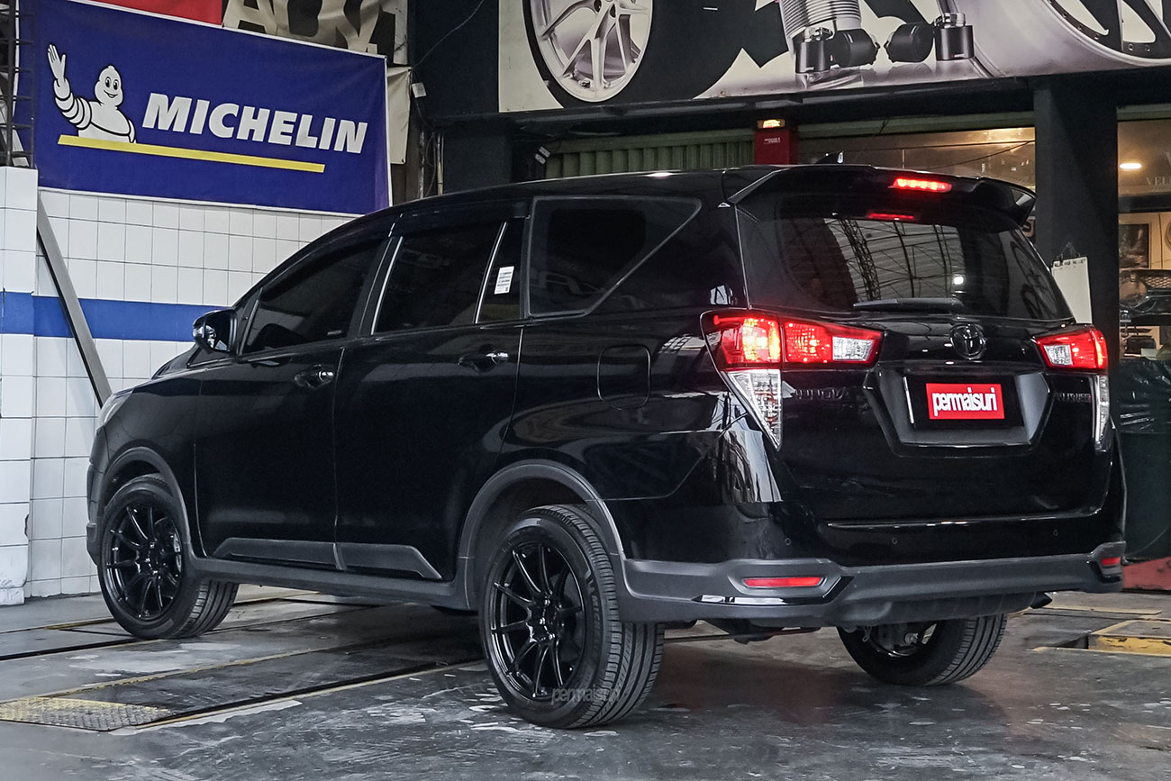 TSW Kemora with Toyota Innova Venturer